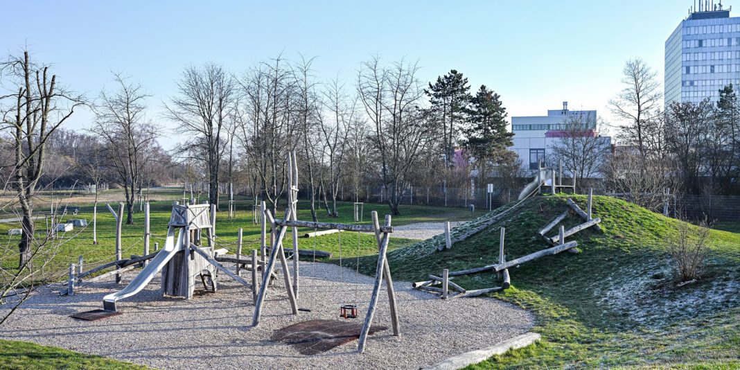 Edelstahlkette von Spielgerät in Hanau gestohlen: Stadt erstattet Anzeige