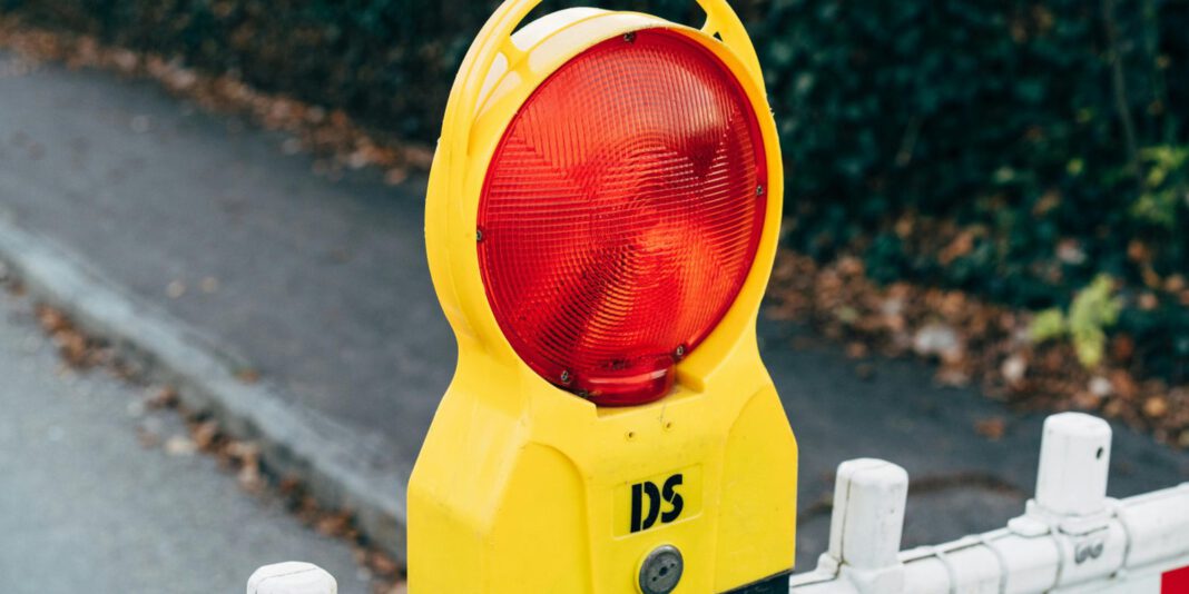 Eltville sperrt Altstadt und Rheinufer wegen Rosentagen: Umleitungen und Parkverbote angekündigt