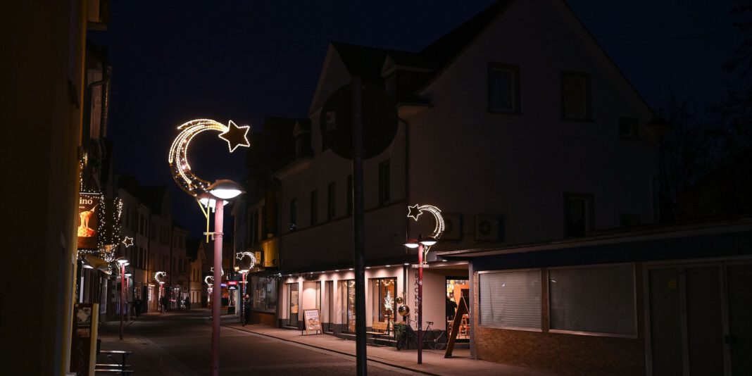 Großauheim erhält neue Weihnachtsbeleuchtung dank Fördermitteln Großauheim erhält neue Weihnachtsbeleuchtung dank Fördermitteln