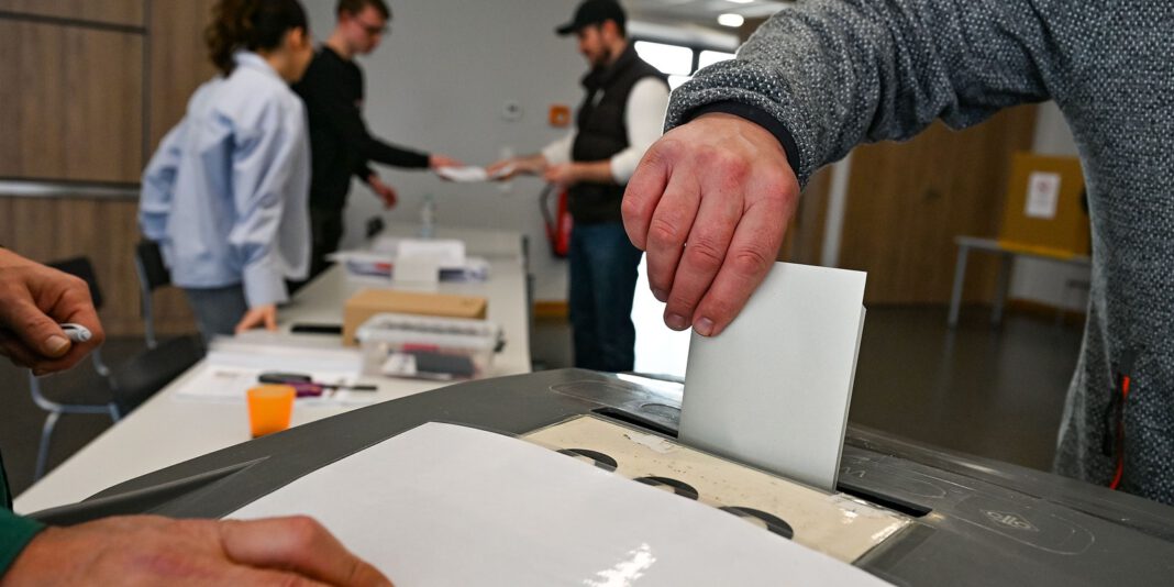 Hanau: Parteien und Kandidaten reichen Unterlagen für Kommunalwahl und Oberbürgermeisterwahl ein