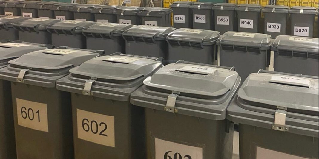 Hanau sucht rund 800 Wahlhelferinnen und Wahlhelfer für Kommunalwahl und Oberbürgermeisterwahl Hanau sucht rund 800 Wahlhelferinnen und Wahlhelfer für Kommunalwahl und Oberbürgermeisterwahl