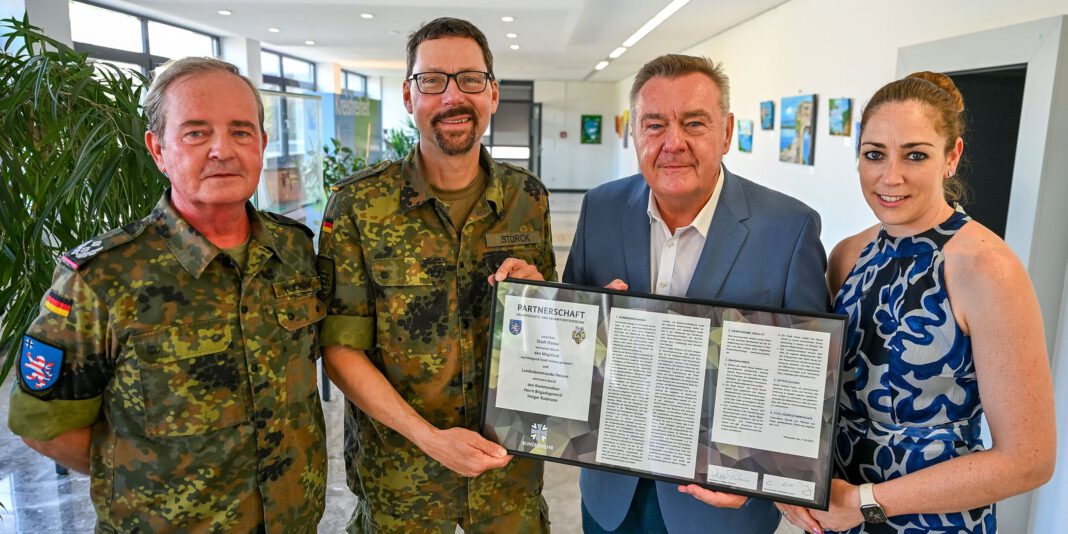 Hanau verpflichtet sich zur Unterstützung von Reservisten im Rahmen der Heimatschutzpartnerschaft