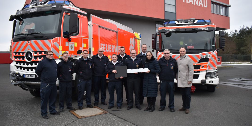 Hanauer Feuerwehr nimmt drei neue Einsatzfahrzeuge in Dienst