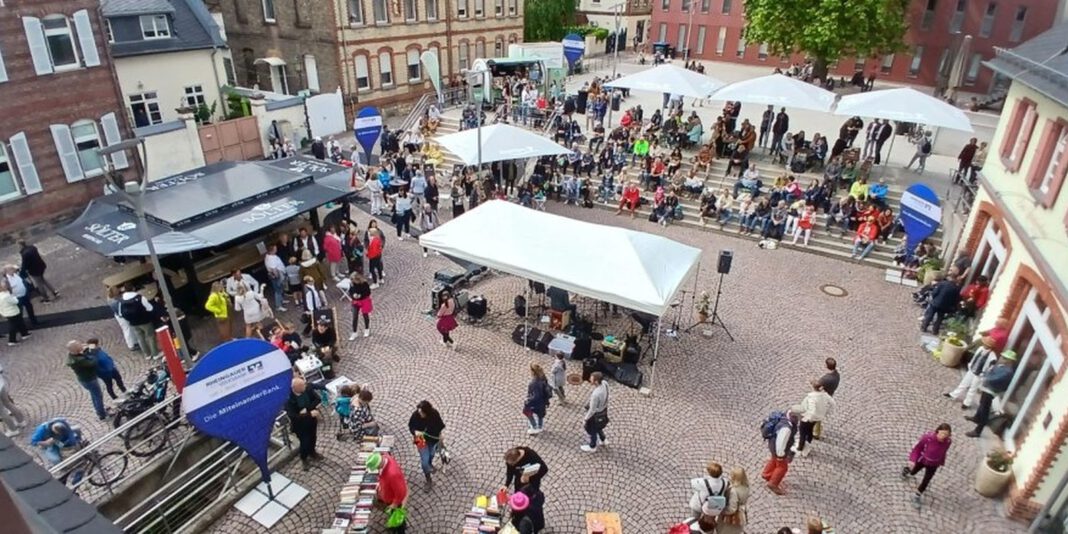 Mediathek Eltville sammelt Bücher für Flohmarkt im Rahmen der Rosentage