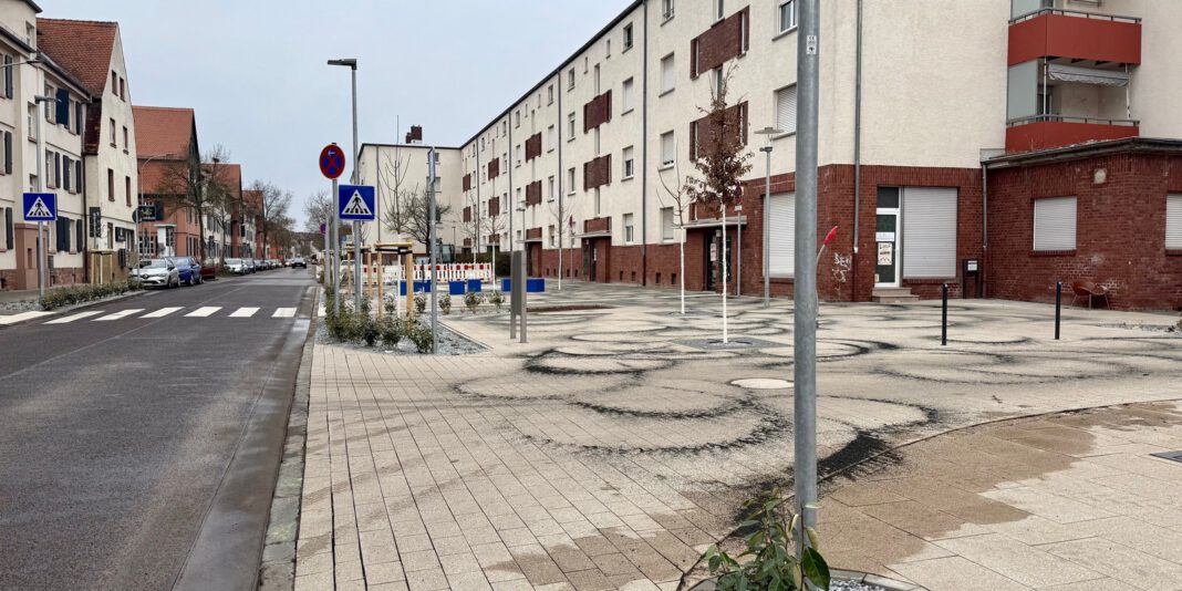 Neuer Quartiersplatz im Freigerichtviertel eröffnet, Beleuchtung modernisiert Neuer Quartiersplatz im Freigerichtviertel eröffnet, Beleuchtung modernisiert