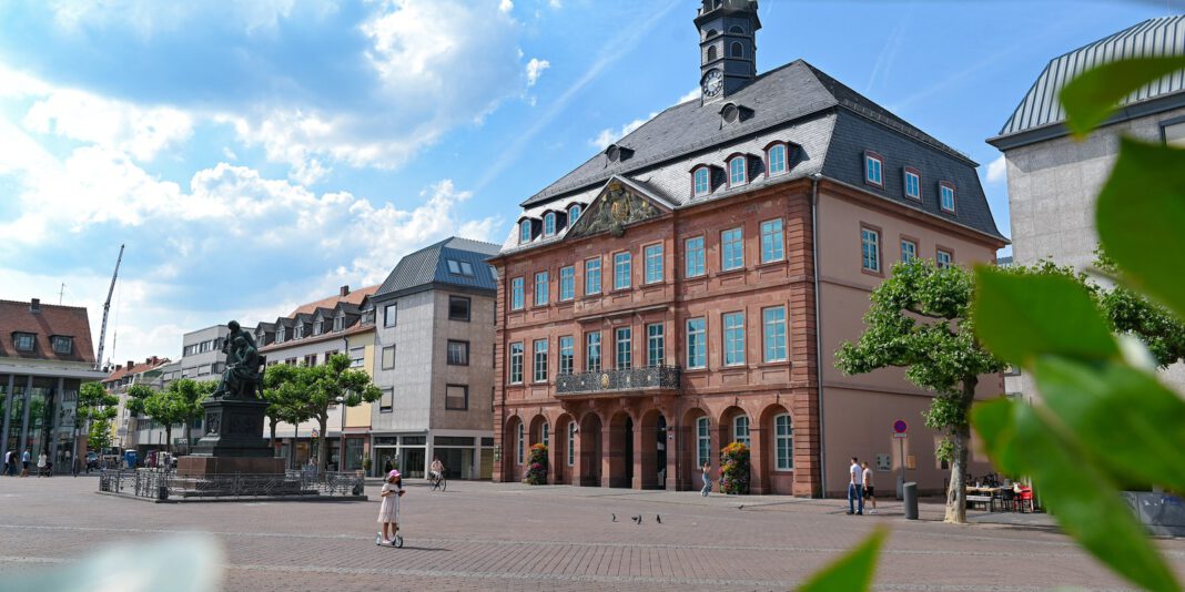 Neustadt präsentiert Ausstellung zu Lebensrealitäten von Menschen mit Suchterkrankung