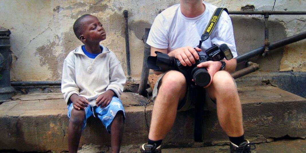 Noch bis Samstag: Fotoausstellung in Neustadt rückt Menschen in Krisen in den Mittelpunkt