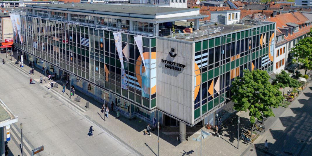 Sommerkursreihe im Stadthof verbindet Sport mit ungewöhnlichen Orten