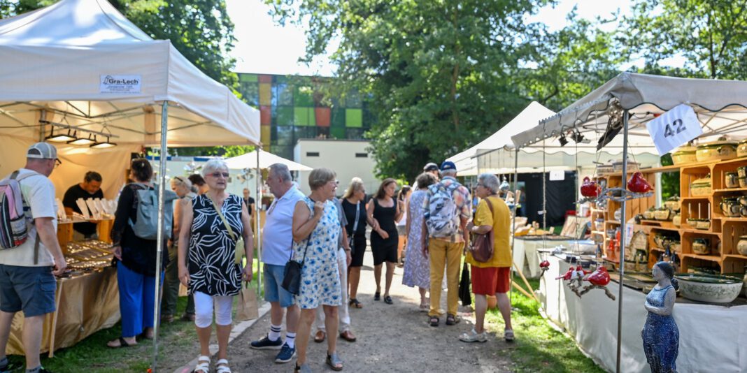 Vier Tage Wein, Musik und Handwerk im Hanauer Schlossgarten